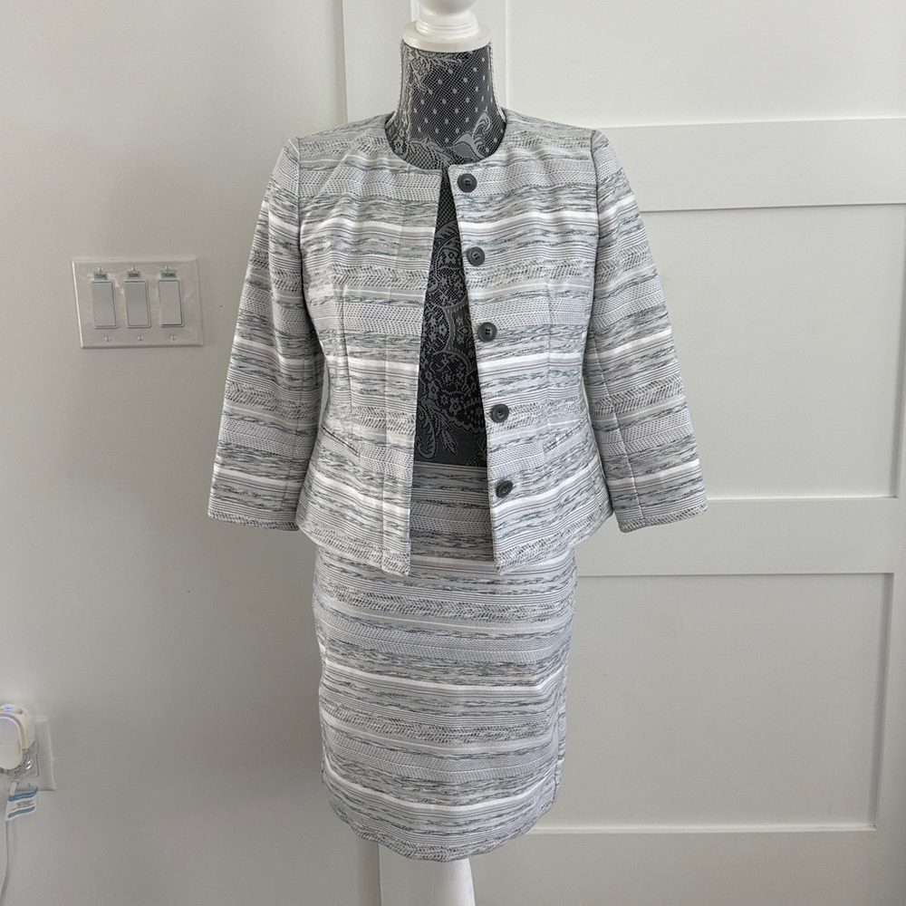 Ann Taylor Petite Lace Patterned Garment